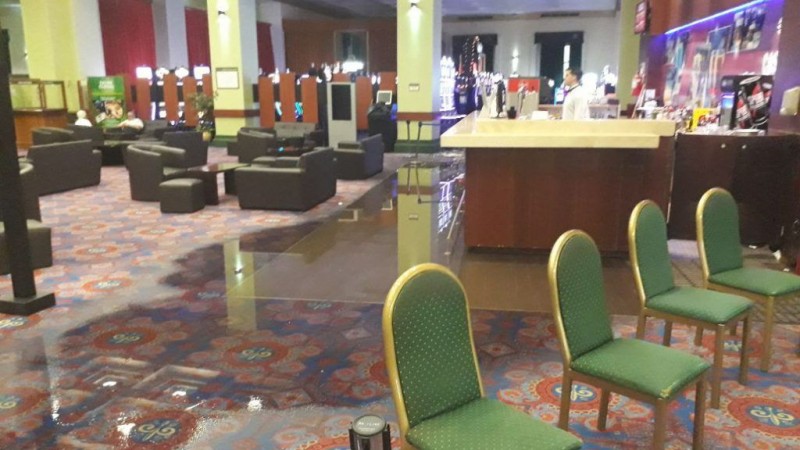 Un casino y un supermercado inundados en Mendoza